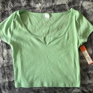 Light Green Crop/Short Sleeve Shirt